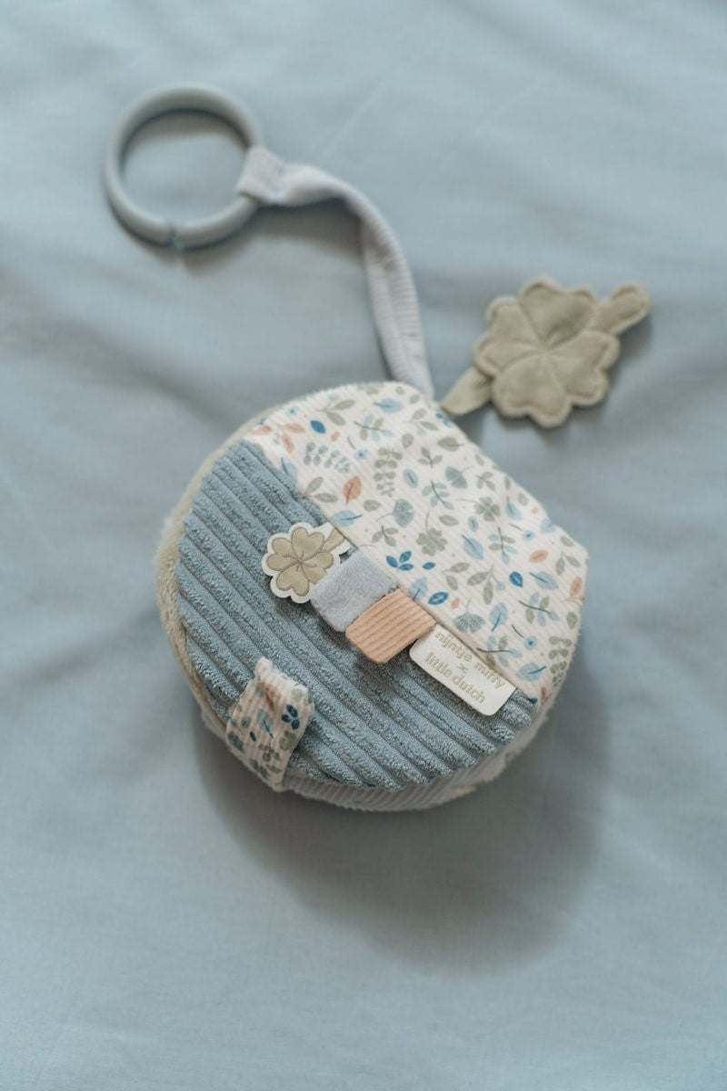 Librito Blando Actividades Anilla Leaves